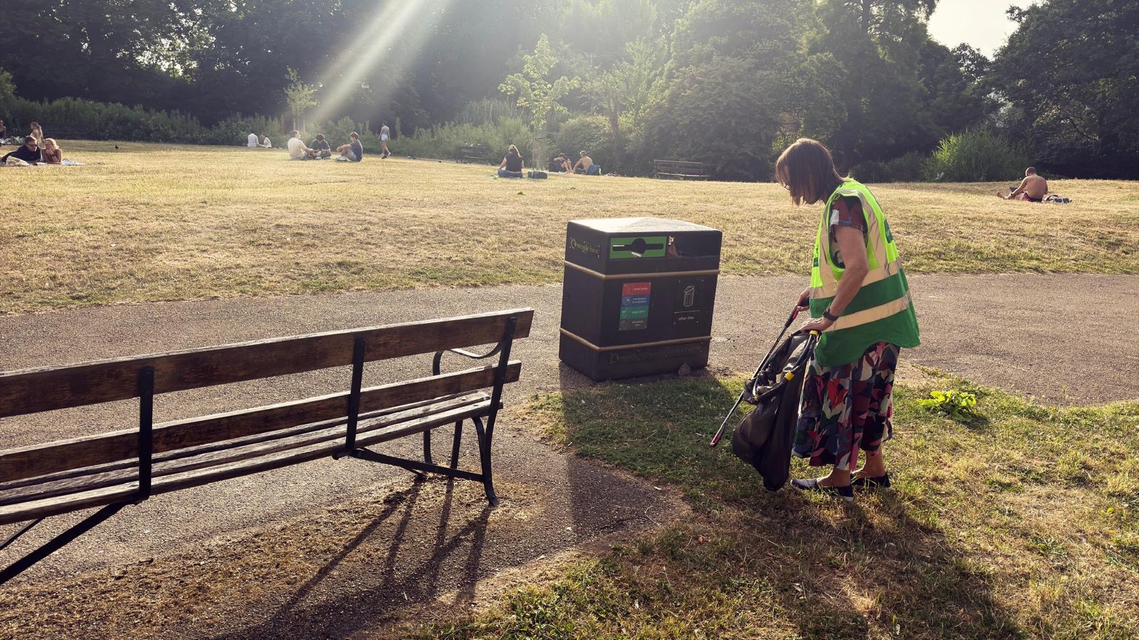 A member of the Litterpicking Group at work in Bishop's Park